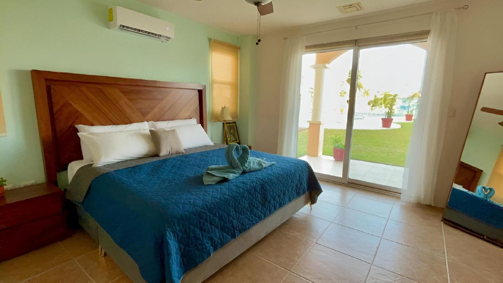 Ave Fenix And Hotel Cozumel